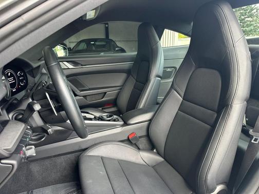 2022 Porsche 911 Carrera