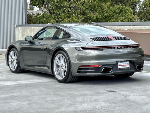2022 Porsche 911 Carrera