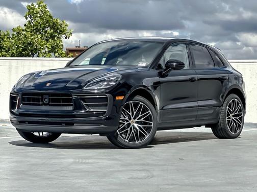 BLACK 2026 Porsche Macan Macan