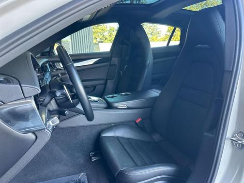 2022 Porsche Panamera