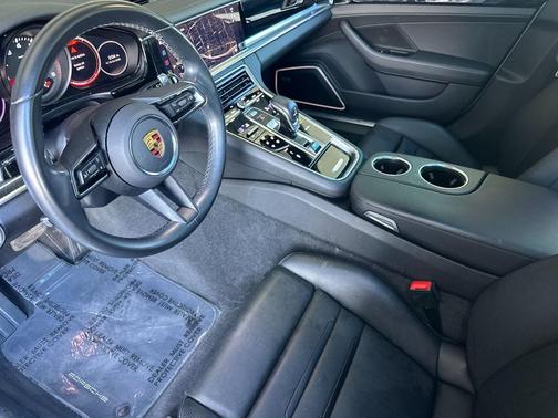 2022 Porsche Panamera