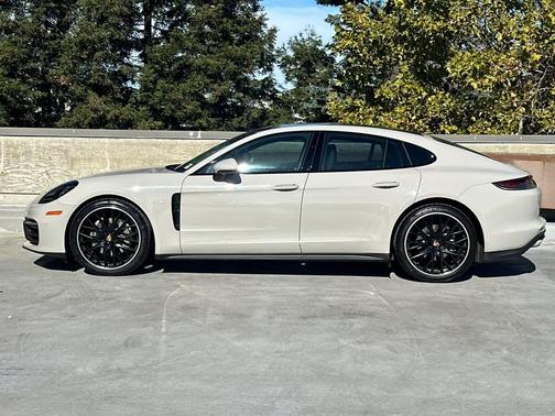 2022 Porsche Panamera