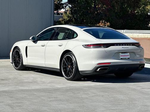 2022 Porsche Panamera