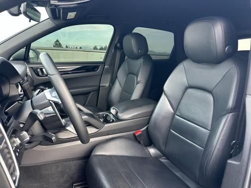 2022 Porsche Cayenne Cayenne