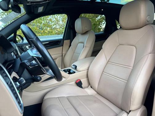 2023 Porsche Cayenne S