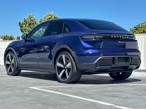 GENTIAN BLUE 2026 Porsche Macan Macan Electric 4