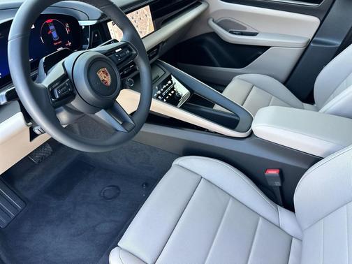GENTIAN BLUE 2026 Porsche Macan Macan Electric 4