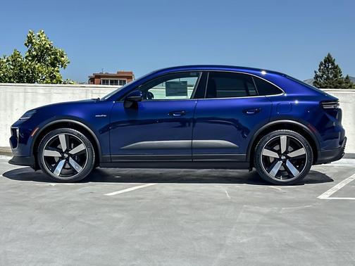 GENTIAN BLUE 2026 Porsche Macan Macan Electric 4