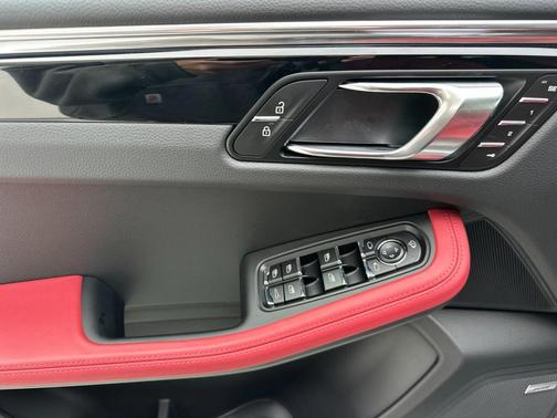 VOLCANO GREY 2026 Porsche Macan Macan