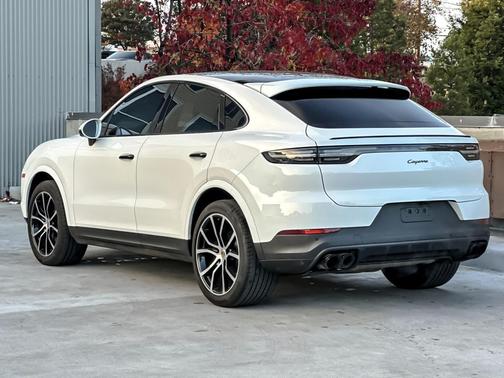 2023 Porsche Cayenne Platinum Edition