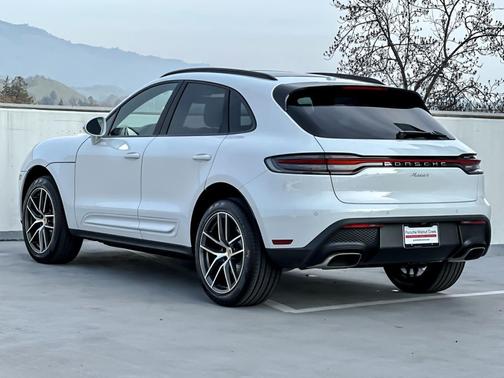 2026 Porsche Macan 