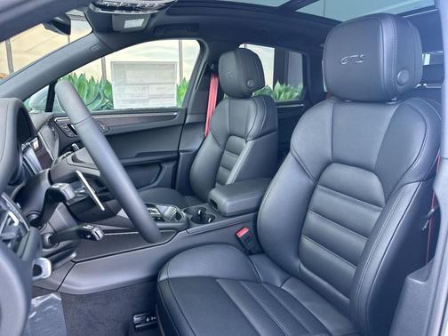 Chalk 2026 Porsche Macan Macan GTS