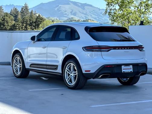 2023 Porsche Macan 