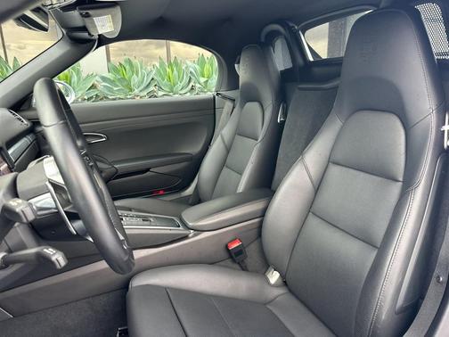 2025 Porsche 718 Boxster S