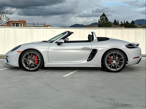 2025 Porsche 718 Boxster S