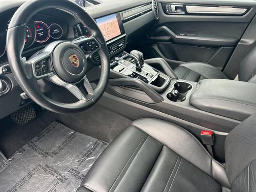 2023 Porsche Cayenne Platinum Edition