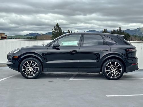 2023 Porsche Cayenne Platinum Edition