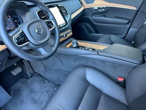 2025 Volvo XC90 B6 Plus 7-Seater