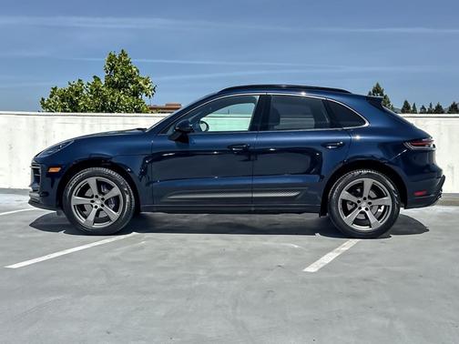Night Blue Metallic 2023 Porsche Macan Macan
