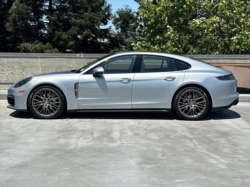 2022 Porsche Panamera