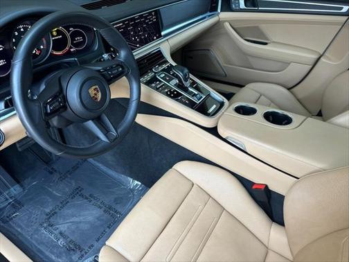 2022 Porsche Panamera