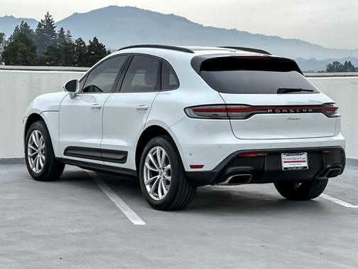2024 Porsche Macan 