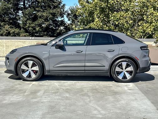 2025 Porsche Macan 4S