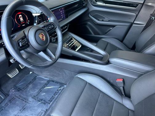2025 Porsche Macan 4S