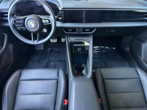 2025 Porsche Macan 4S