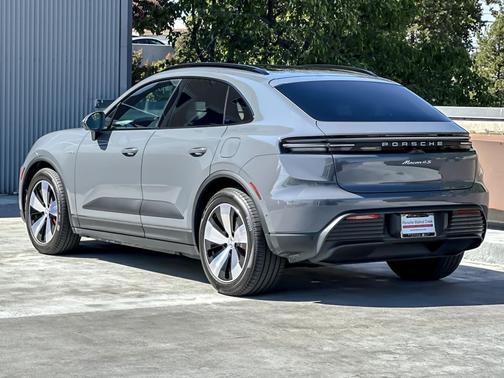 2025 Porsche Macan 4S
