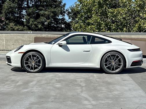 2022 Porsche 911 Carrera