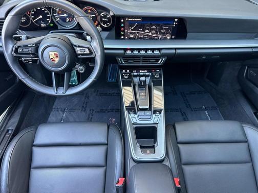 2022 Porsche 911 Carrera