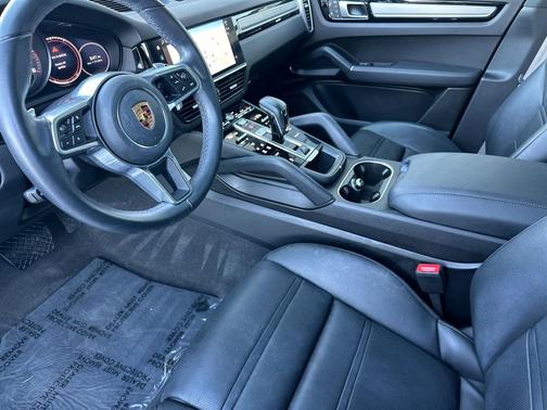 2022 Porsche Cayenne Platinum Edition
