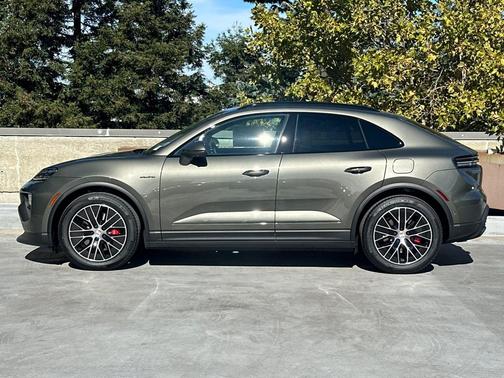 2025 Porsche Macan 4S
