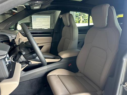 2025 Porsche Macan 4S