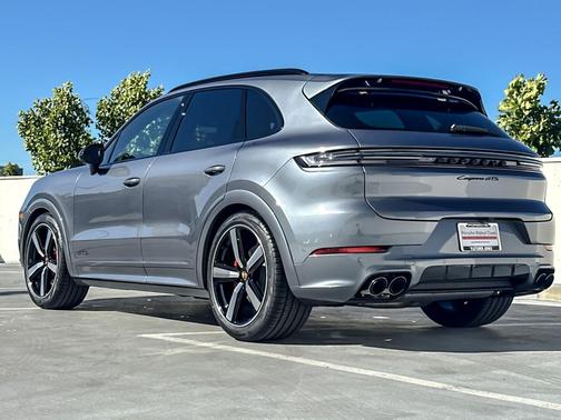 VANDIUM GREY 2026 Porsche Cayenne GTS