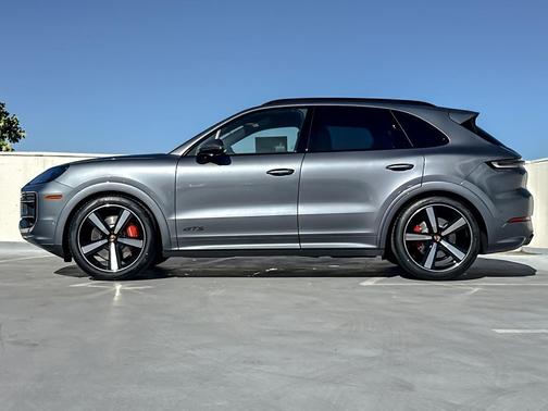 VANDIUM GREY 2026 Porsche Cayenne GTS