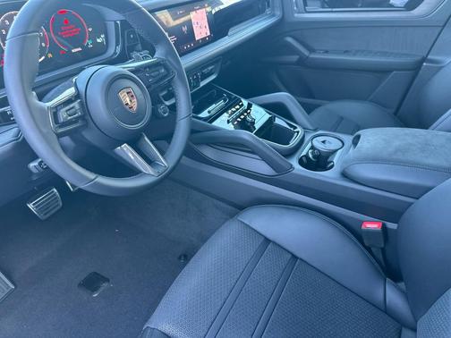 VANDIUM GREY 2026 Porsche Cayenne GTS