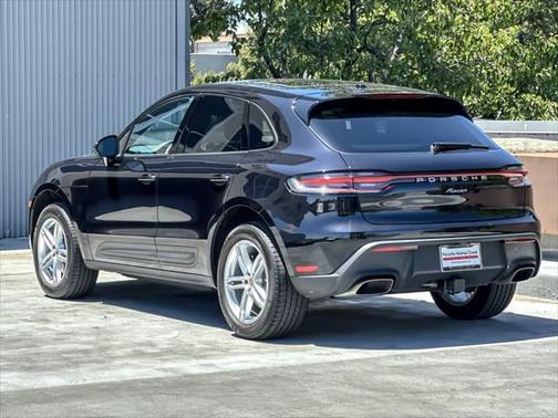 2025 Porsche Macan Base