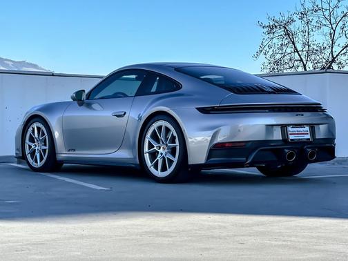 2025 Porsche 911 Carrera GTS