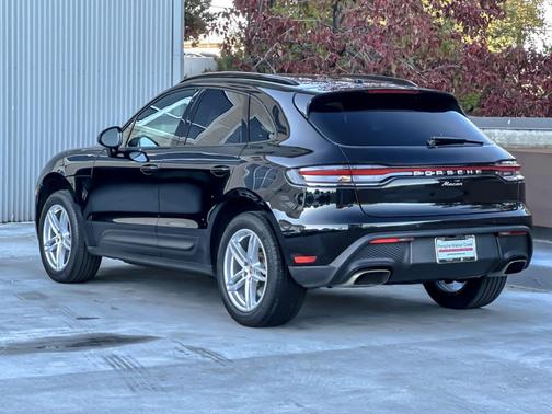 2023 Porsche Macan AWD