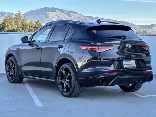 2023 Alfa Romeo Stelvio Estrema AWD