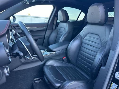 2023 Alfa Romeo Stelvio Estrema AWD