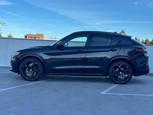 2023 Alfa Romeo Stelvio Estrema AWD