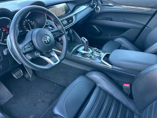 2023 Alfa Romeo Stelvio Estrema AWD
