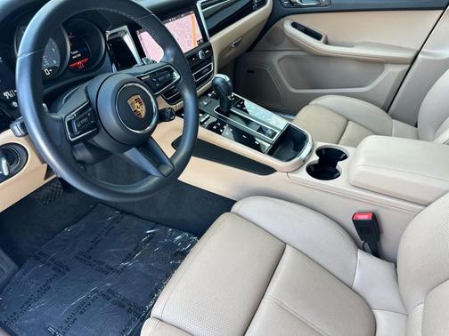 White 2024 Porsche Macan Macan