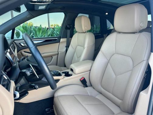White 2024 Porsche Macan Macan