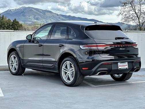 2026 Porsche Macan 