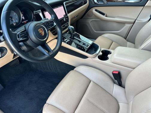 Copper Ruby Metallic 2023 Porsche Macan Macan