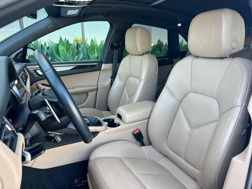 Copper Ruby Metallic 2023 Porsche Macan Macan